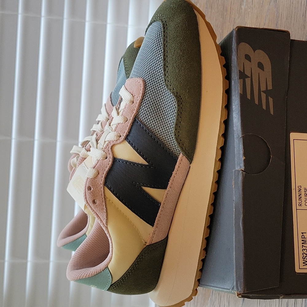 New Balance 237